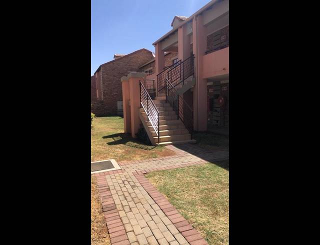 2 BEDROOM PROPERTY TO RENT IN MOOIKLOOF RIDGE ESTATE